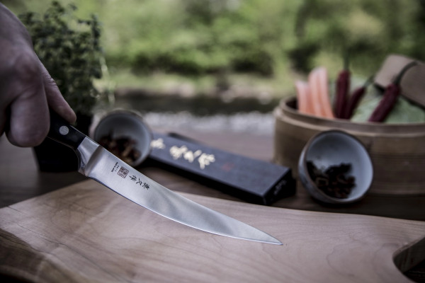 MAC Professional japonský kuchařský filetovací pružný nůž 175 mm