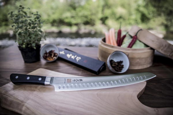 MAC Professional japonský kuchařský porcovací nůž s dutým vroubkováním 270 mm