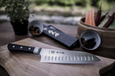 MAC Professional japonský kuchařský nůž Santoku 170 mm